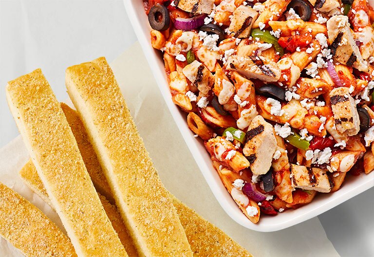 Mediterranean con Pollo with Breadsticks